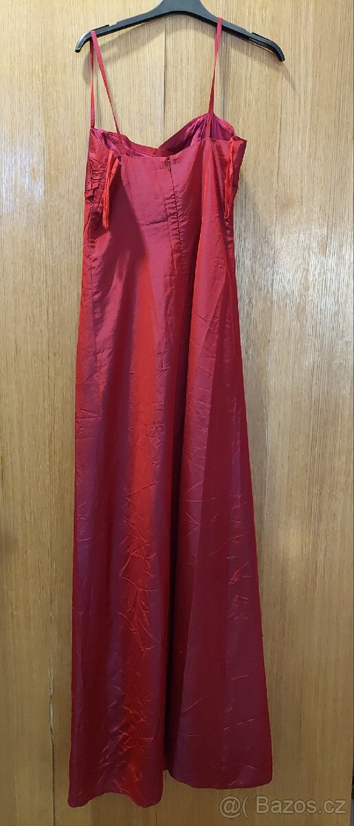 Dlouhé plesové šaty. - 2