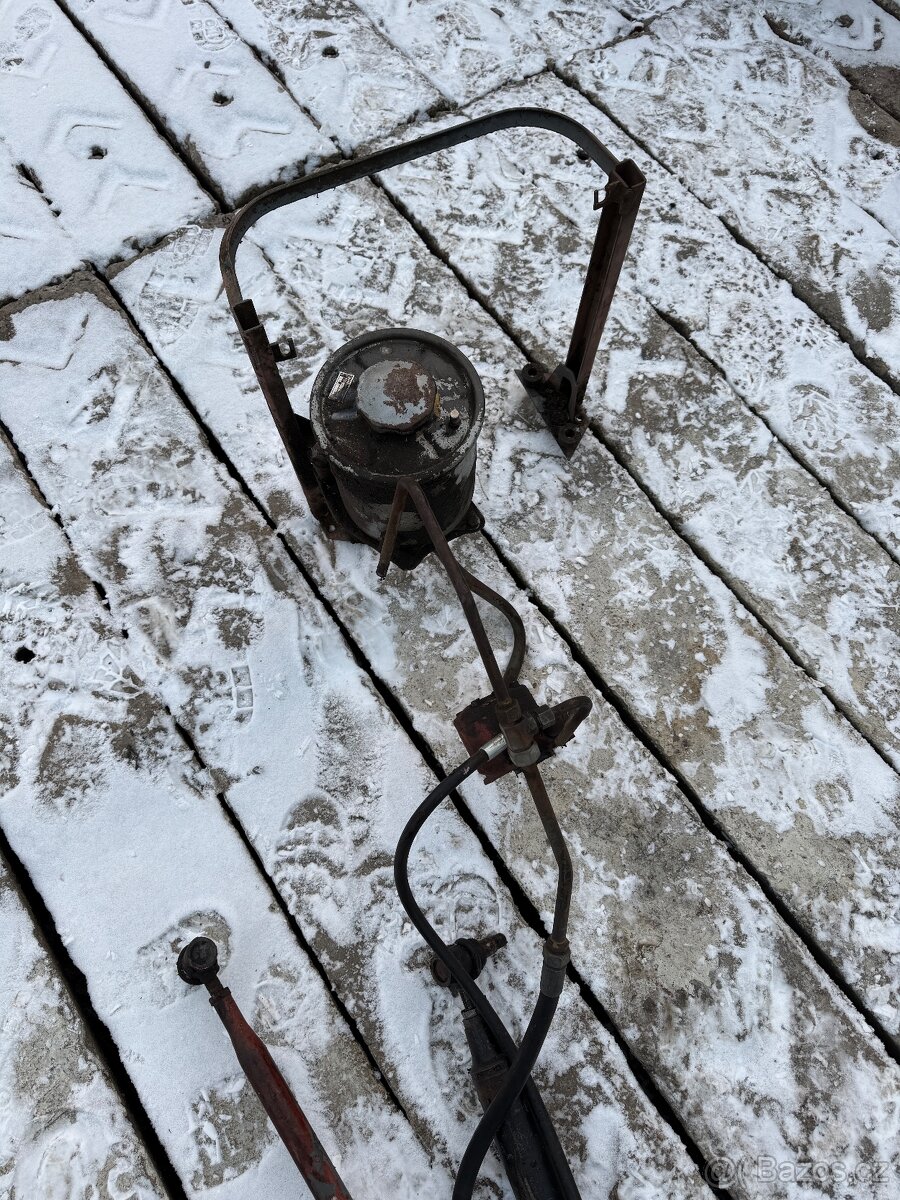 Prodám servo řízení na zetor - 2