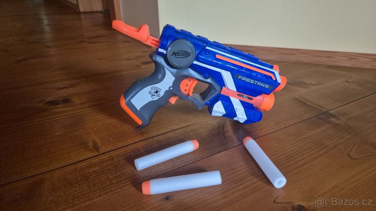 Nerf firestrike s laserovým zaměřovačem - 2