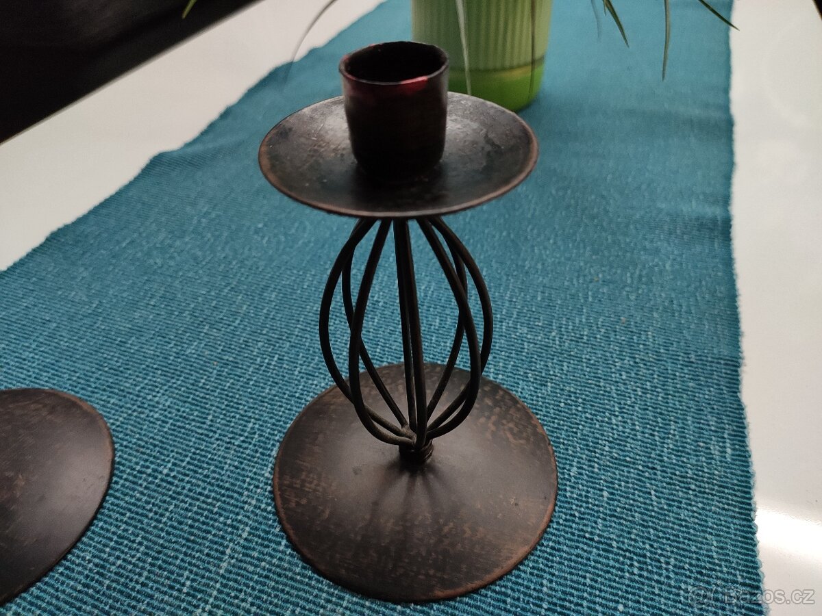 Dva kovové svícny - 2