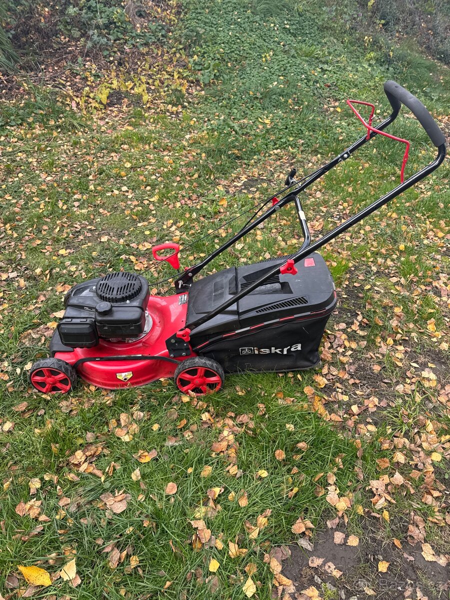 Zánovní sekačka Iskra - 2