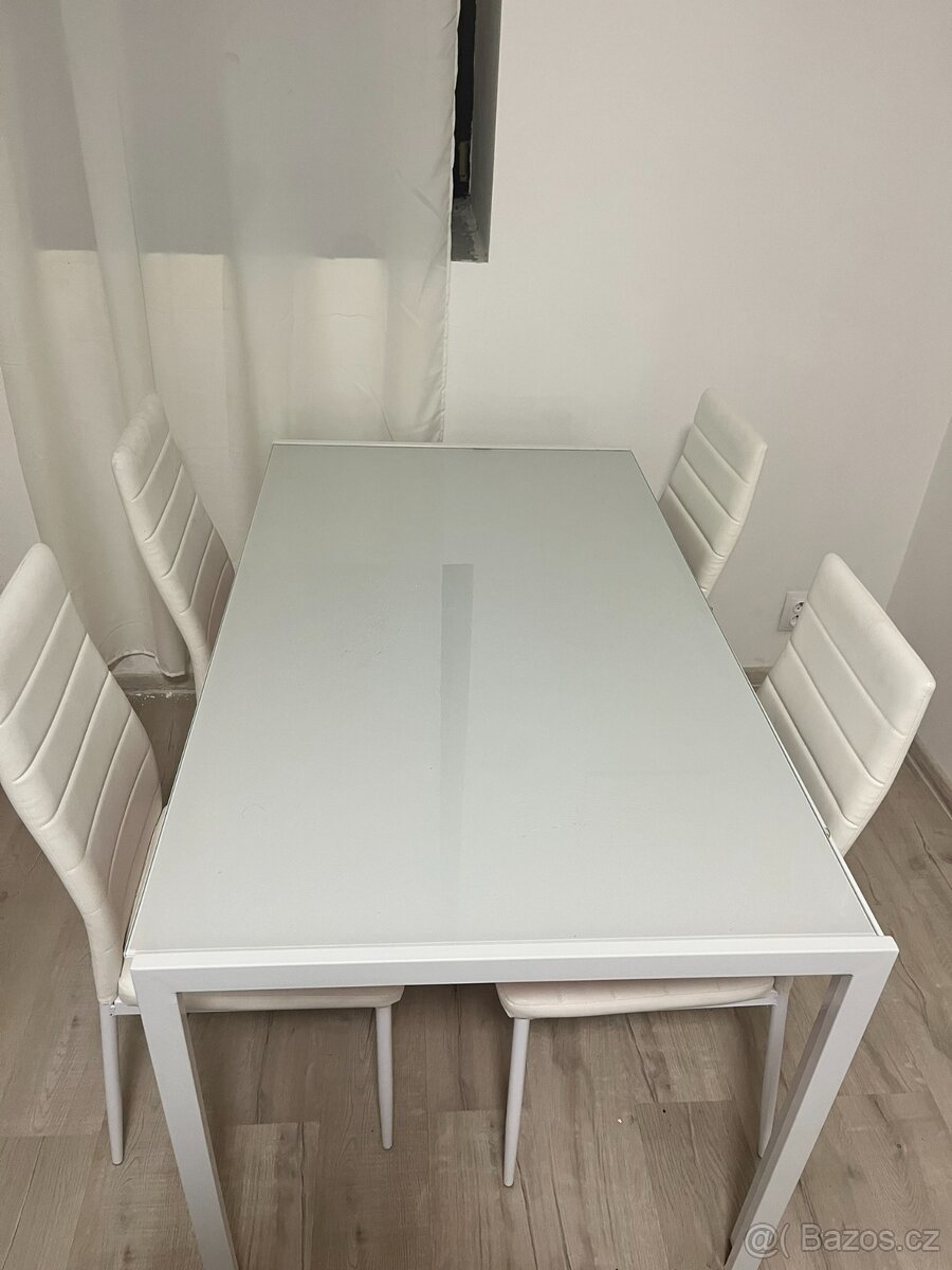 Jídelní set - stůl a čtyři židle - 2