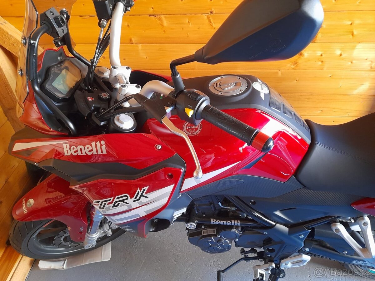 Benelli TRK 251 - cestovní enduro - 2