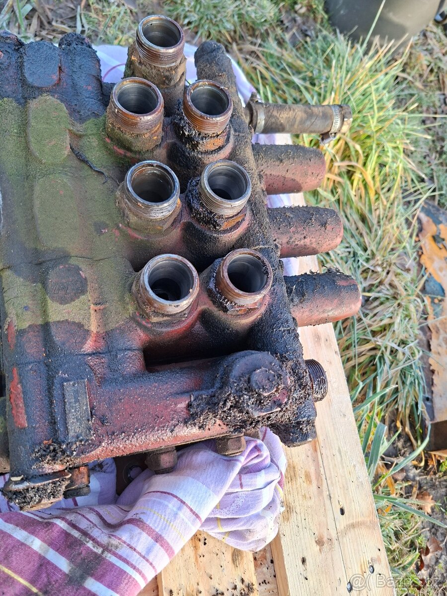 Hydraulický rozvaděč na hon un 053 - 2