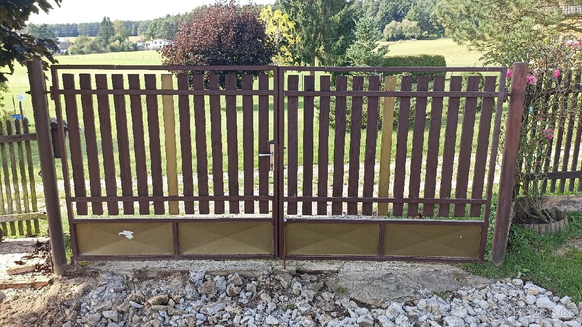 BRÁNA, DVOUKŘÍDLÁ BRÁNA K PLOTU - 2