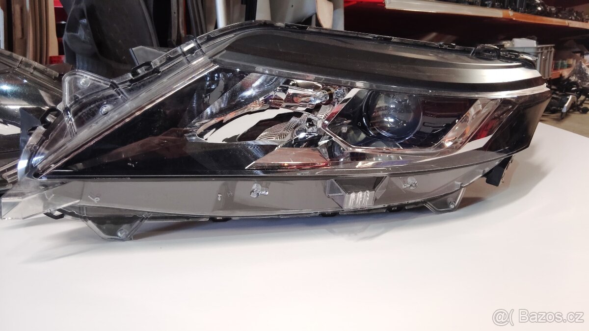 Světlo L200 Triton 19- - 2