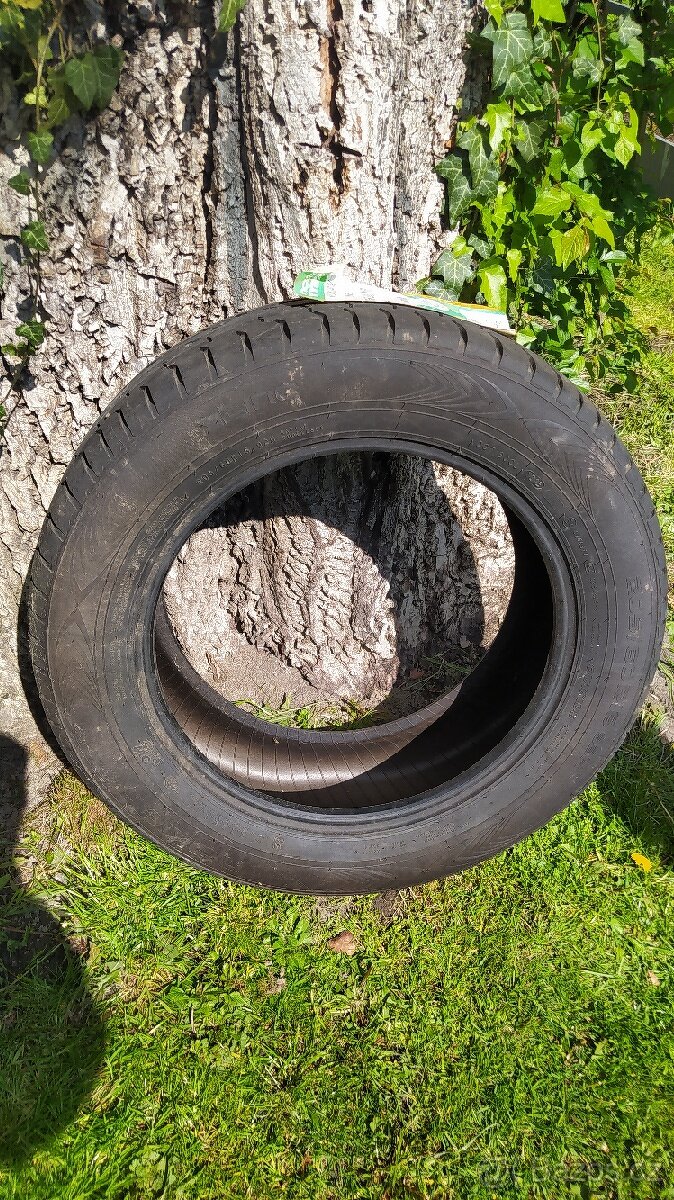 Pneu Nokian 205/60 R16 jako nová - 2