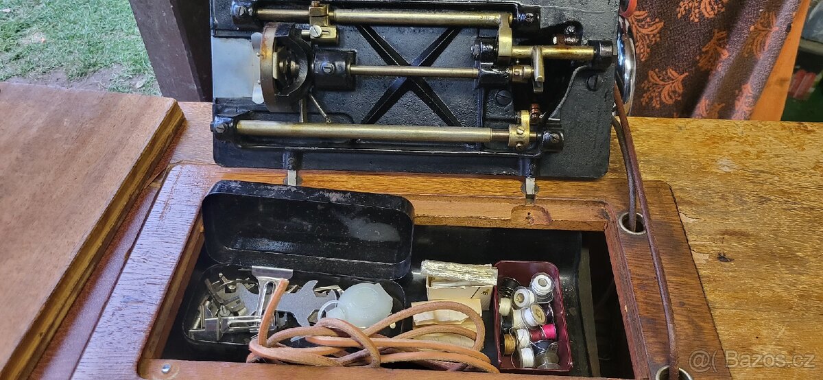 Prodám šicí stroj zn. Lada - 2