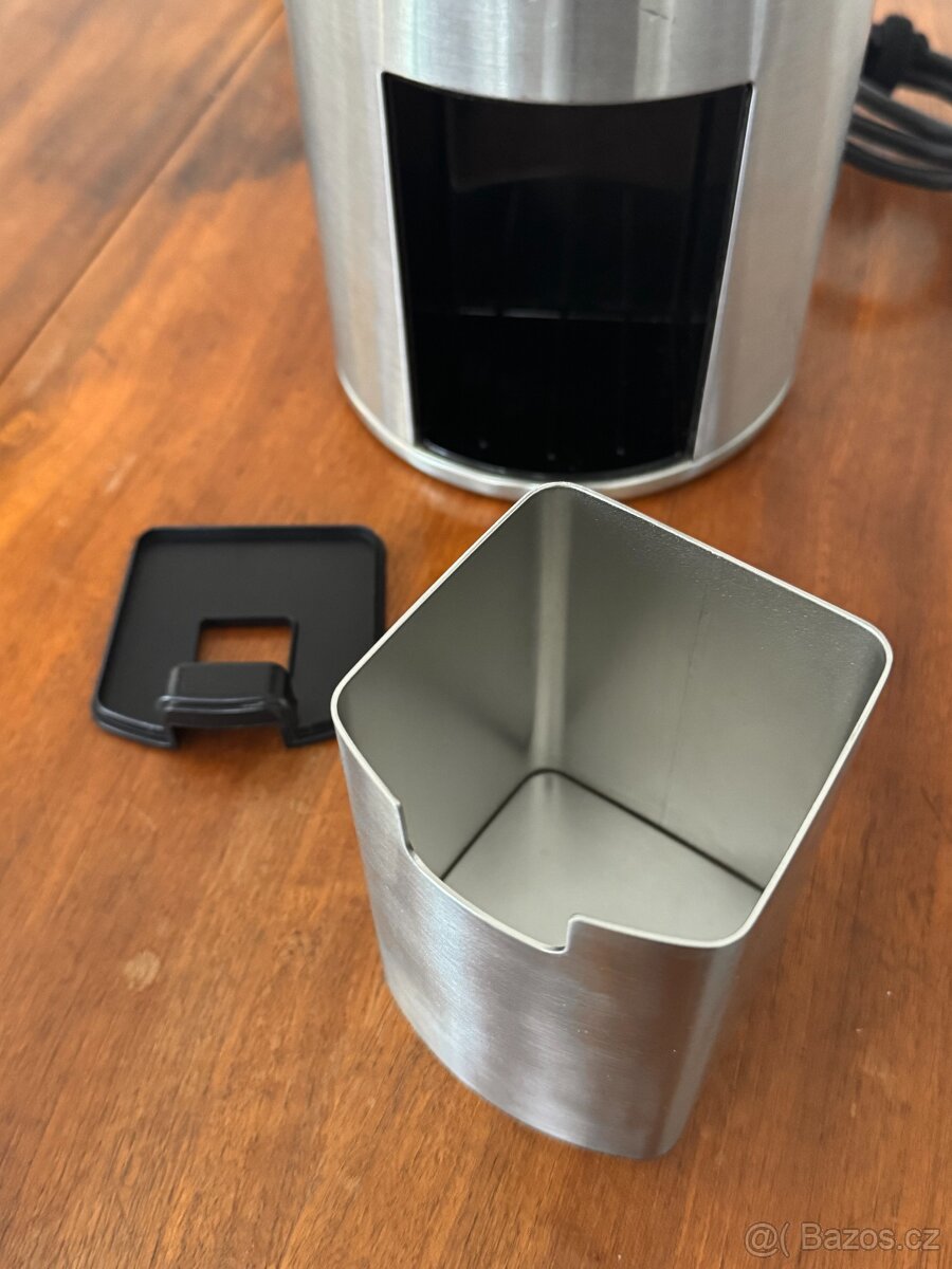 Mlýnek na kávu Wilfa Uniform - 2