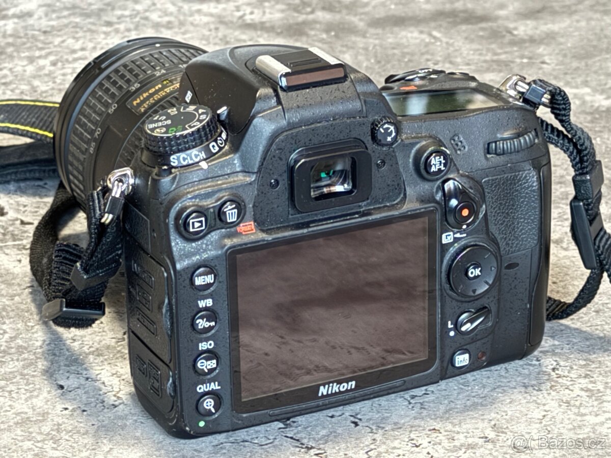 Nikon D7000 + 3 objektivy + blesk a příslušenství - 2