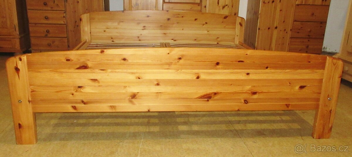 Borovicová postel s lamelovými rošty - celomasiv - 2