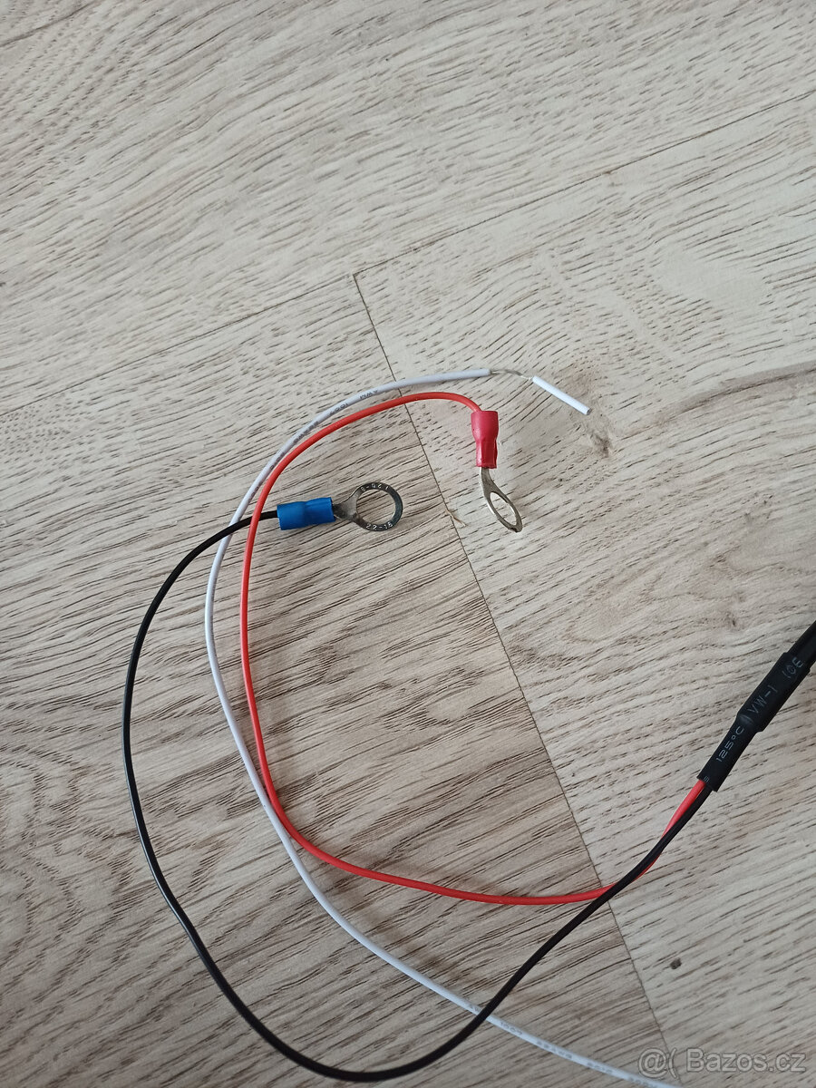 USB zásuvka na moto - 2