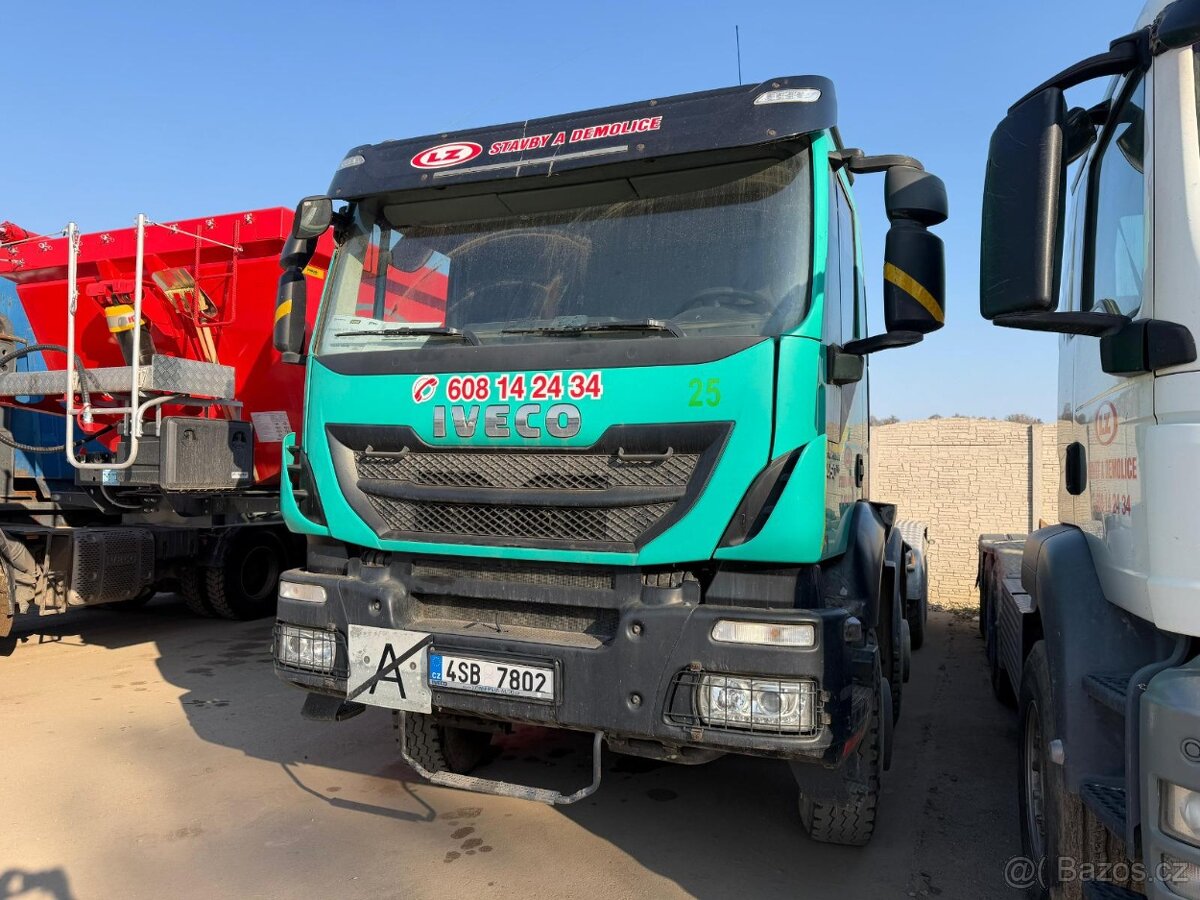 Nosič kontejnerů IVECO 8x4 - 2