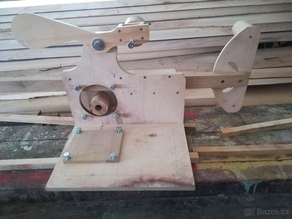 Model pásové brusky - 2