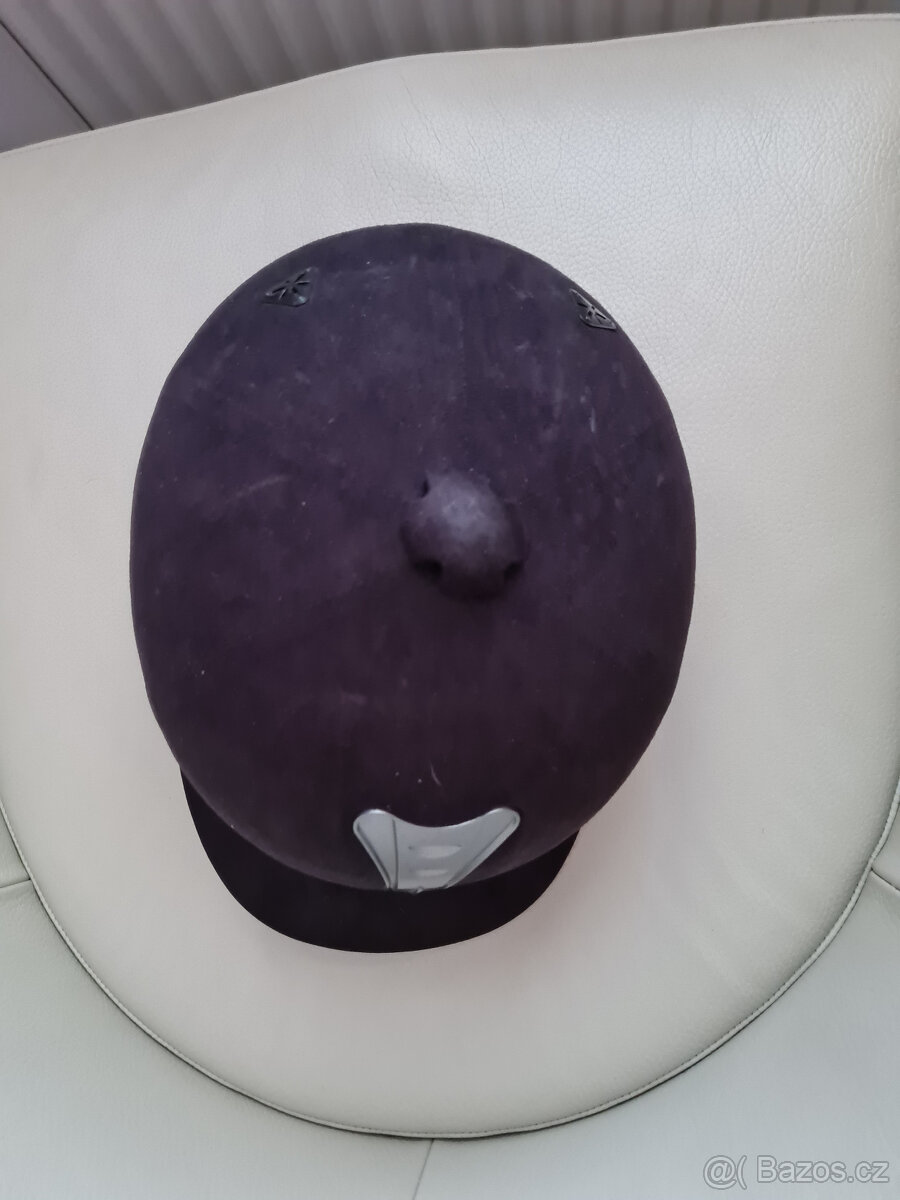 Prodám jezdeckou helmu černý samet, 54cm - 2