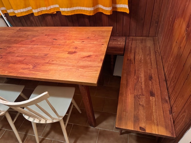 Dřevěný jídelní kout masiv ( stůl + 2 lavice + 3 židle ) - 2