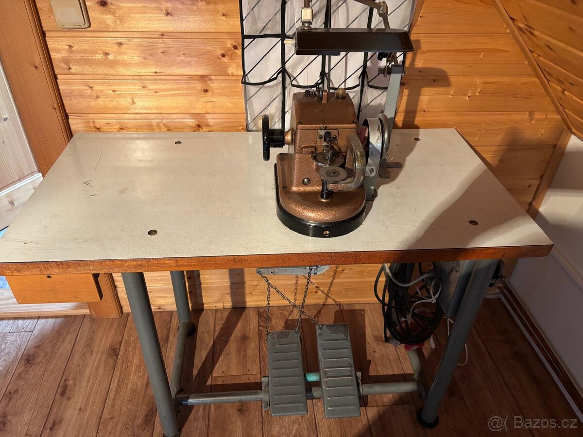 Kožešnický šicí stroj Success - 2