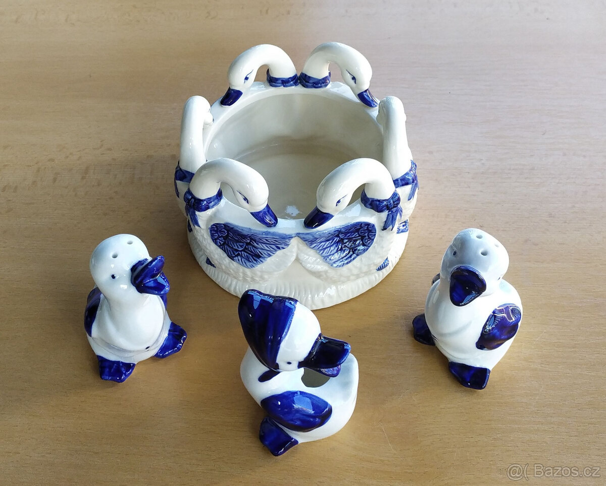 Stará porcelánová dochucovací souprava - Husy - 2