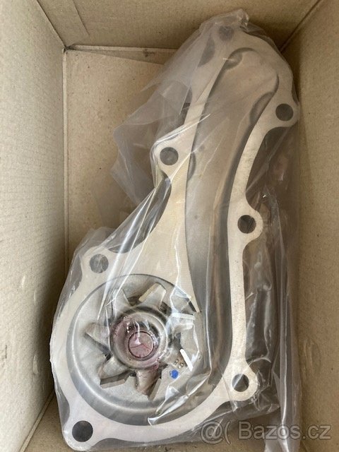 Nissan Almera vodní pumpa - 2
