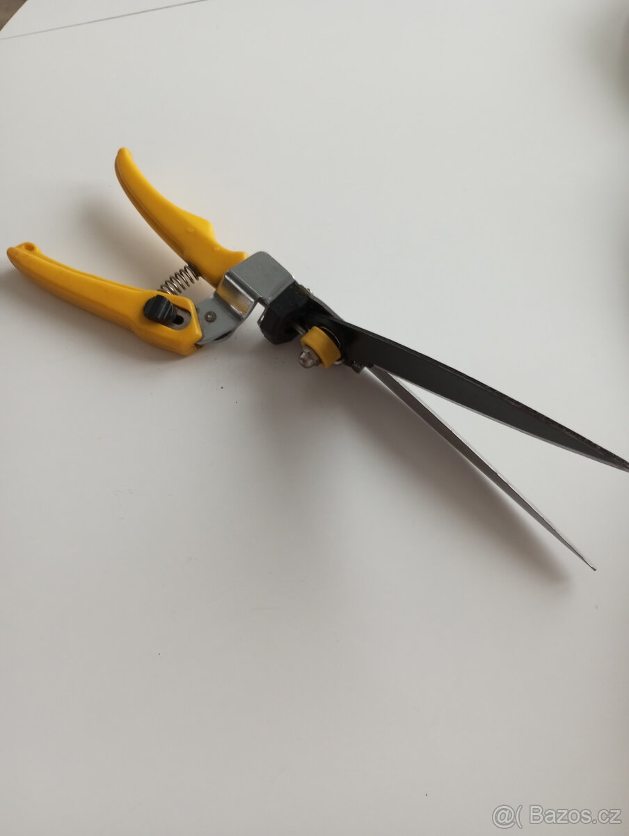 Nůžky na trávu - 2