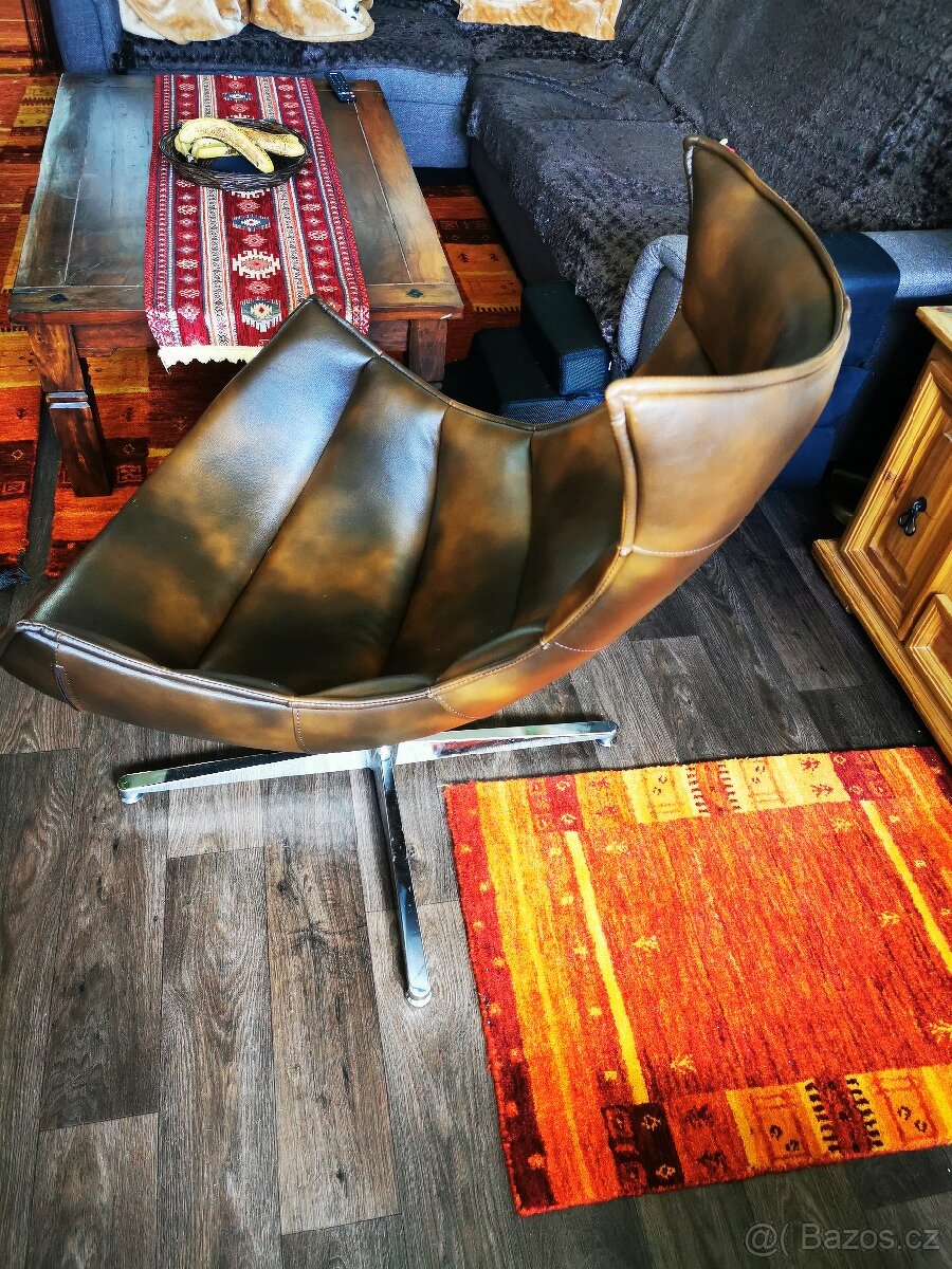 Křeslo kožené. Nové, otočné - 2