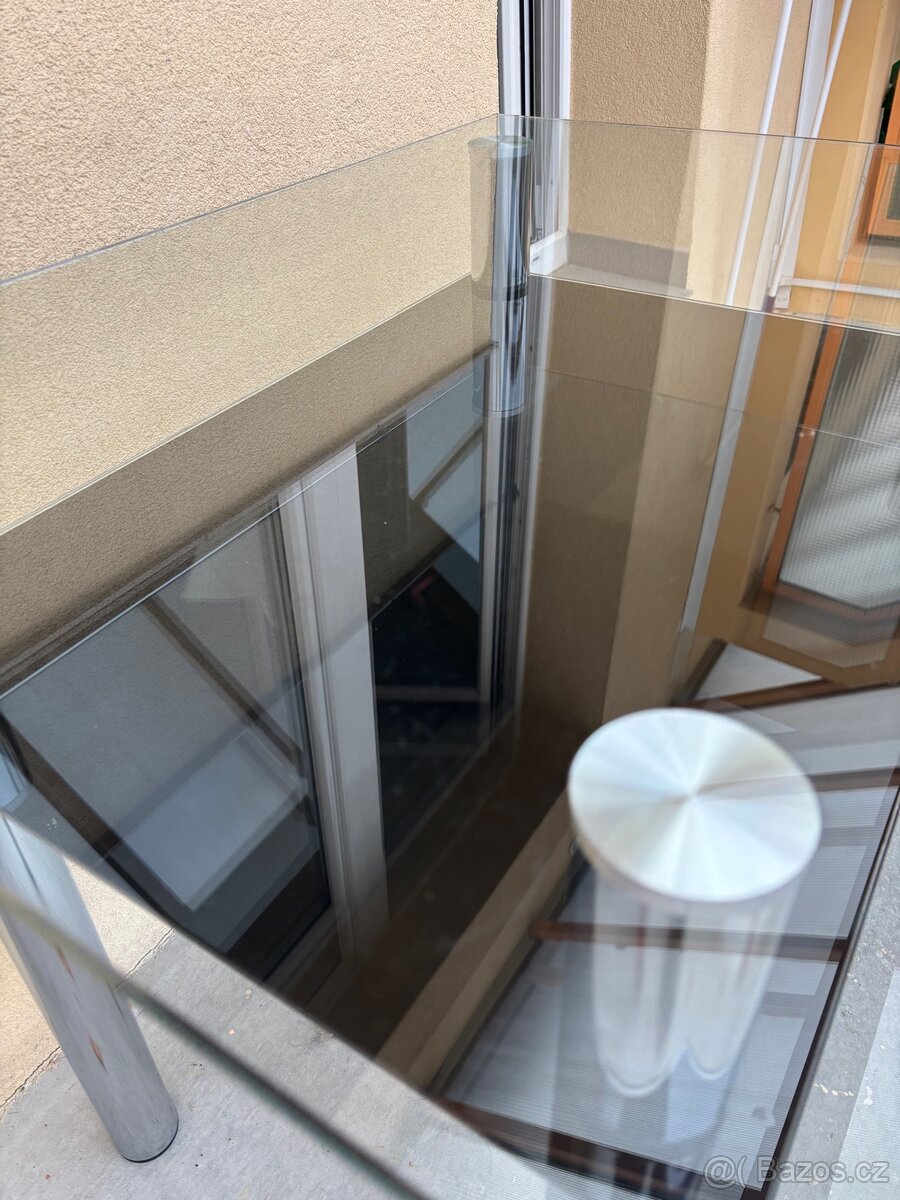 Skleněný stůl - 2