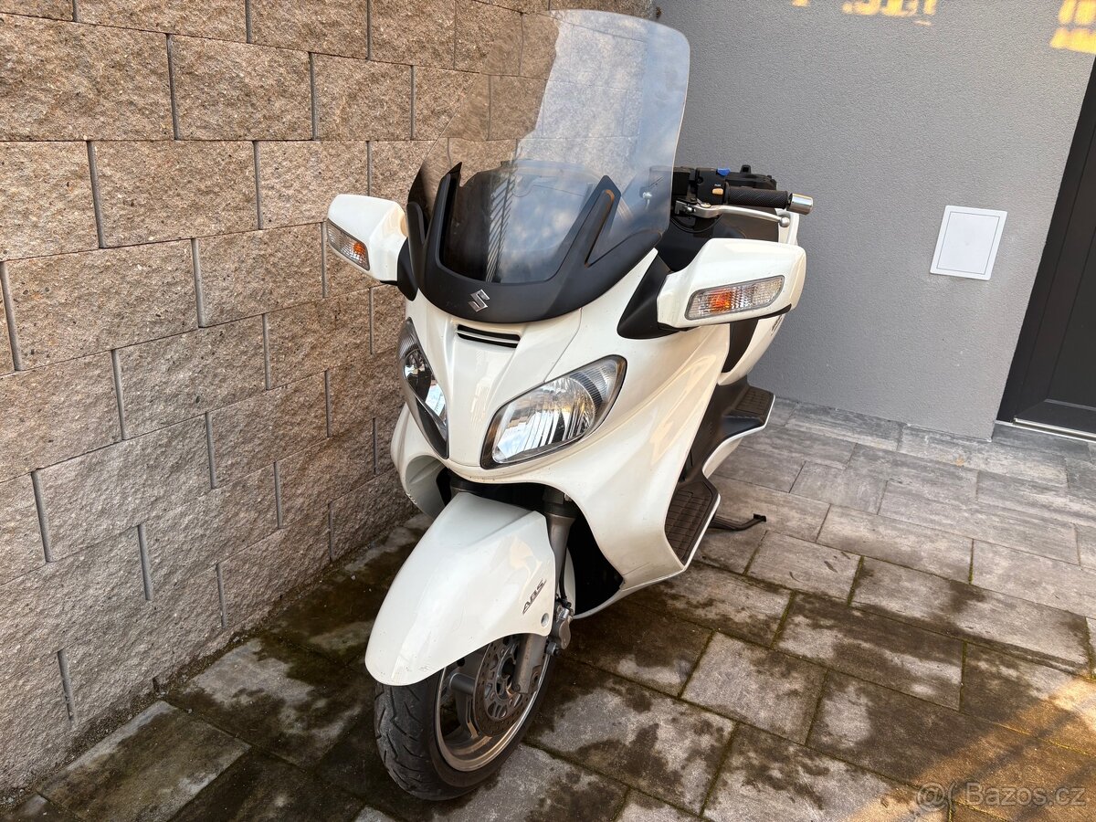 Suzuki Burgman 650 executive 2010 CZ doklady - 2