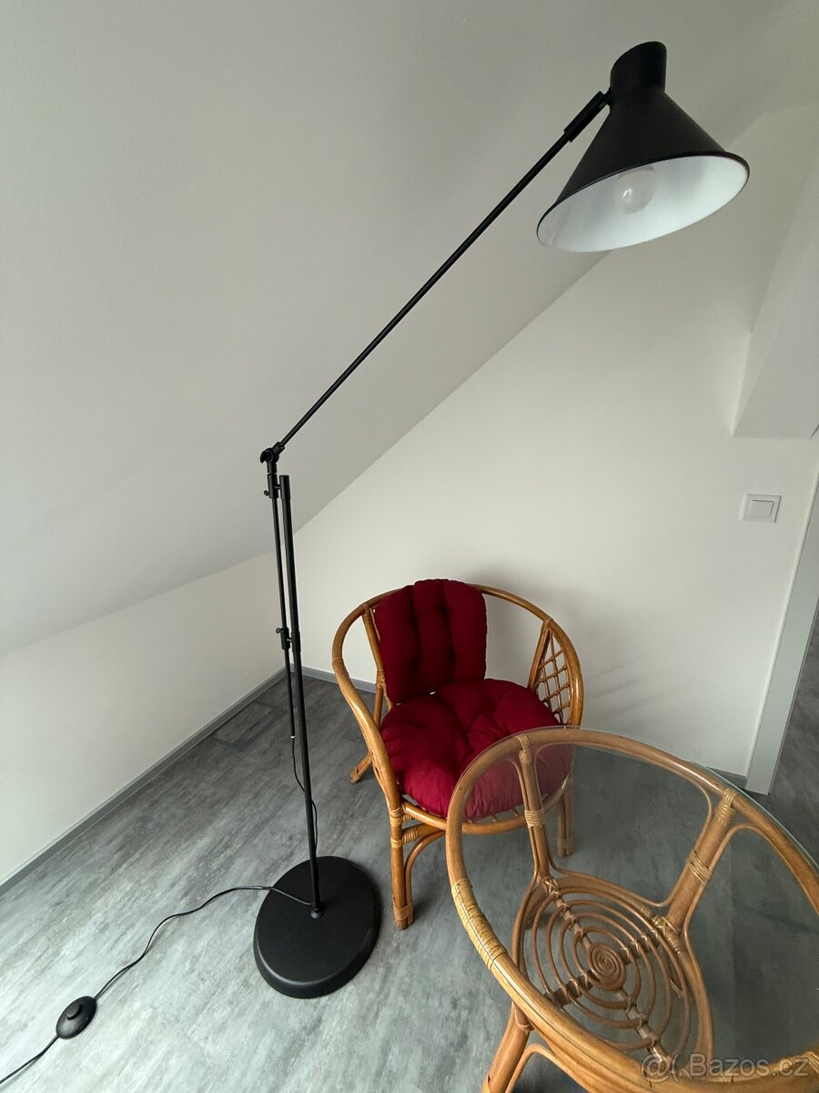 Stojací lampa černá - 2