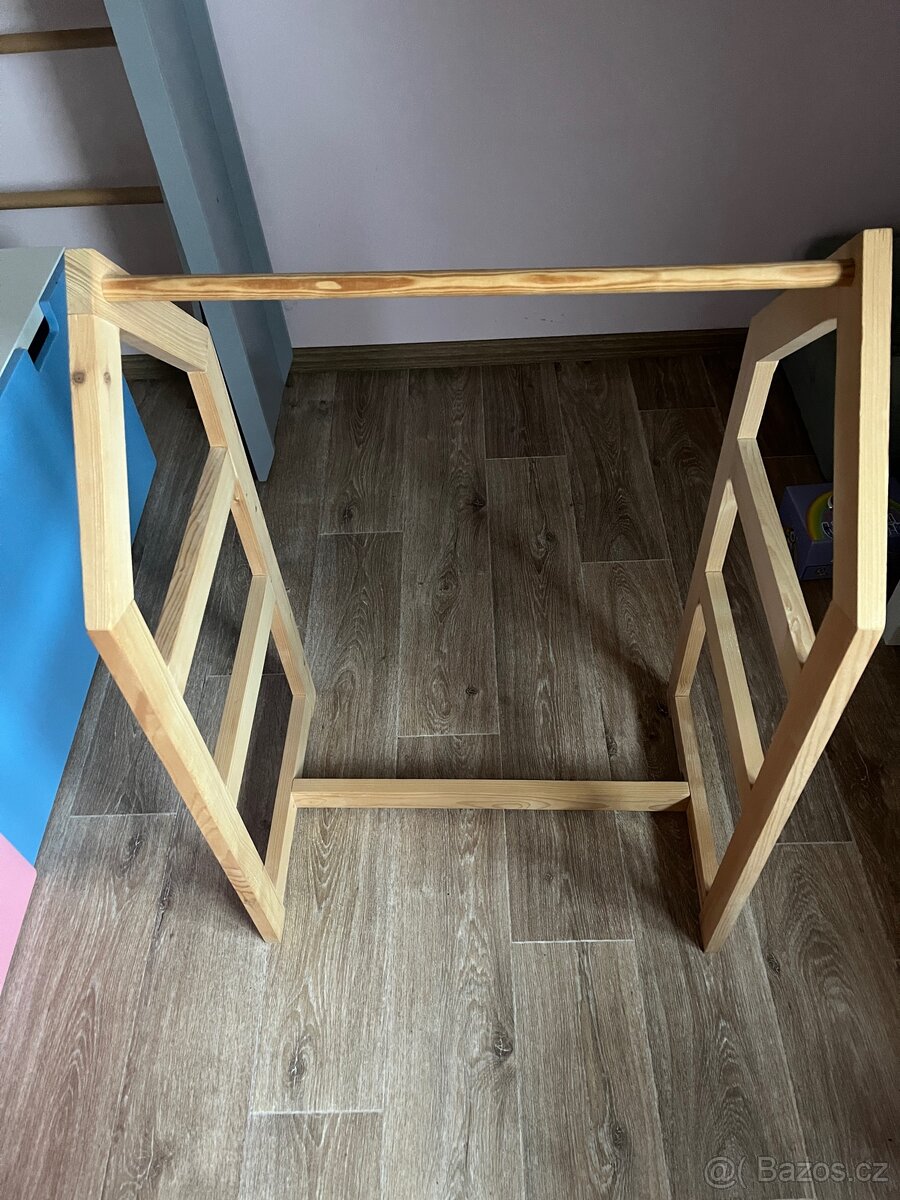 Domečkový dětský věšák - 2