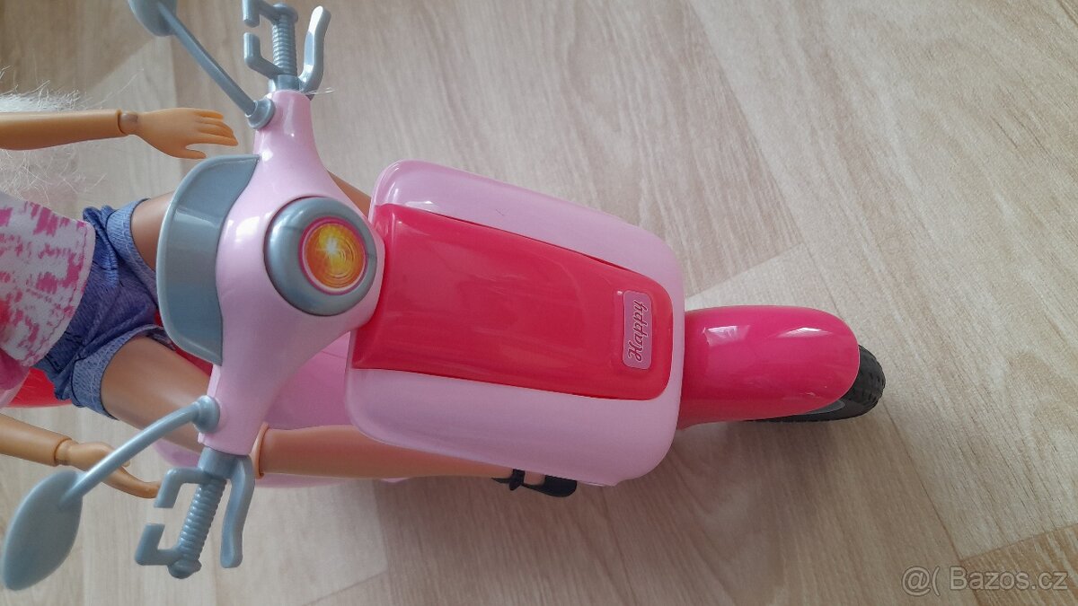 Panenka Anlily kloubová se skútrem - 2