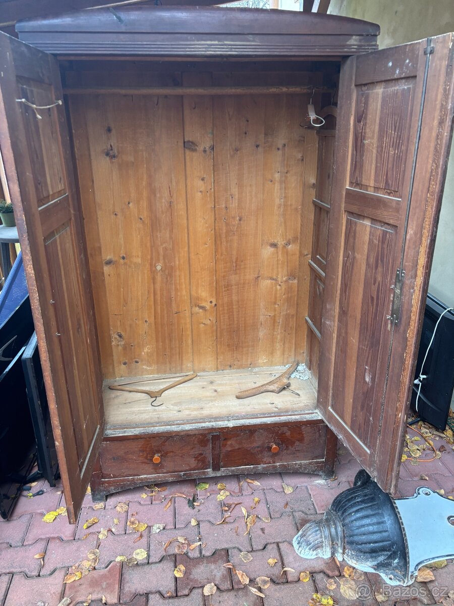 Archivní stará skříň - 2