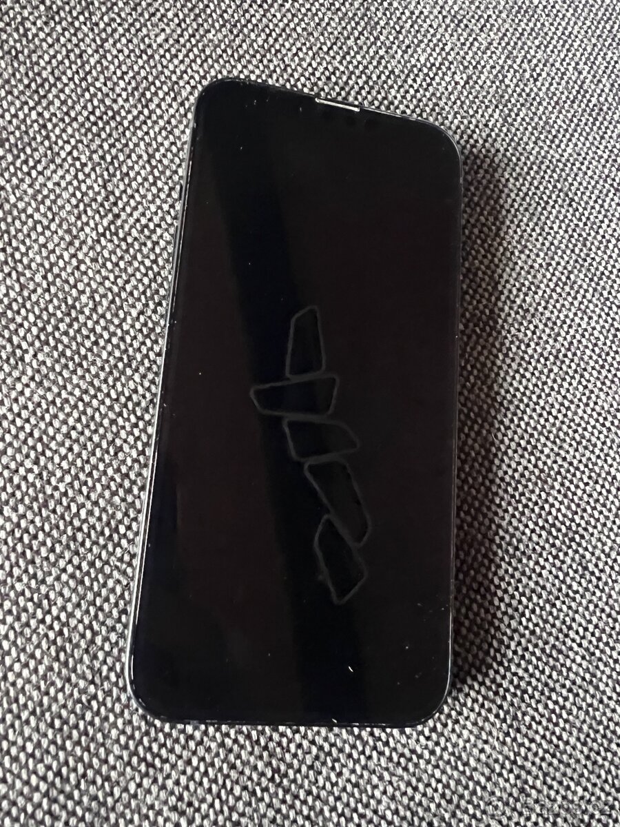 iPhone 13 na náhradní dily - 2