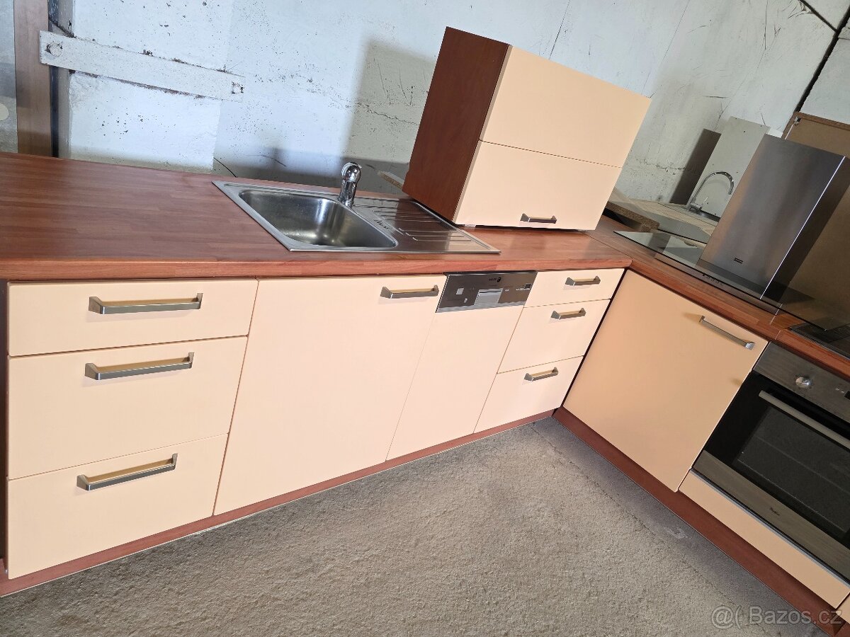Kuchyňská linka se spotřebiči - 2