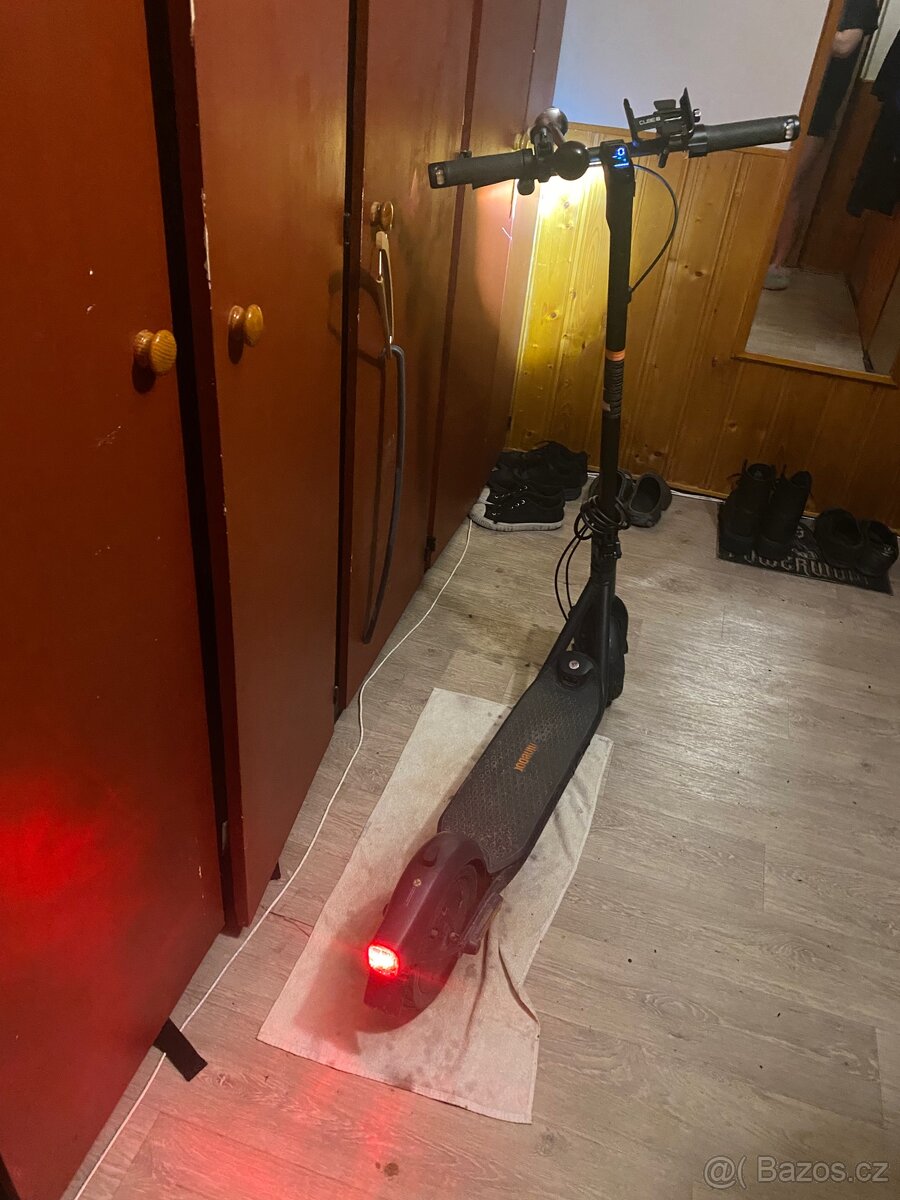 Ninebot KickScooter F2 E - 2