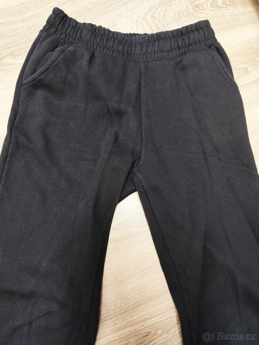 Černé tepláky - 2