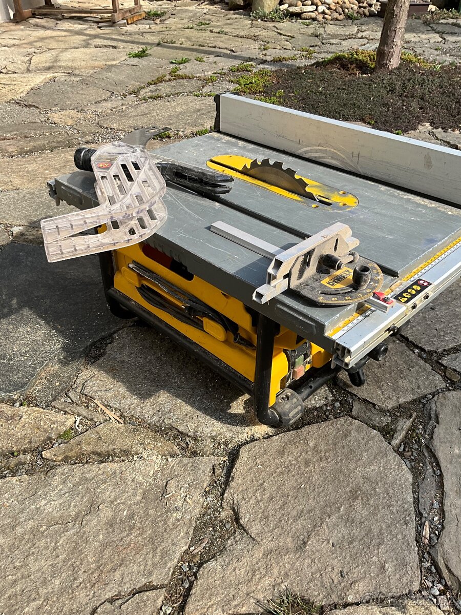 Stolní pila DeWALT DW 745 qs - 2