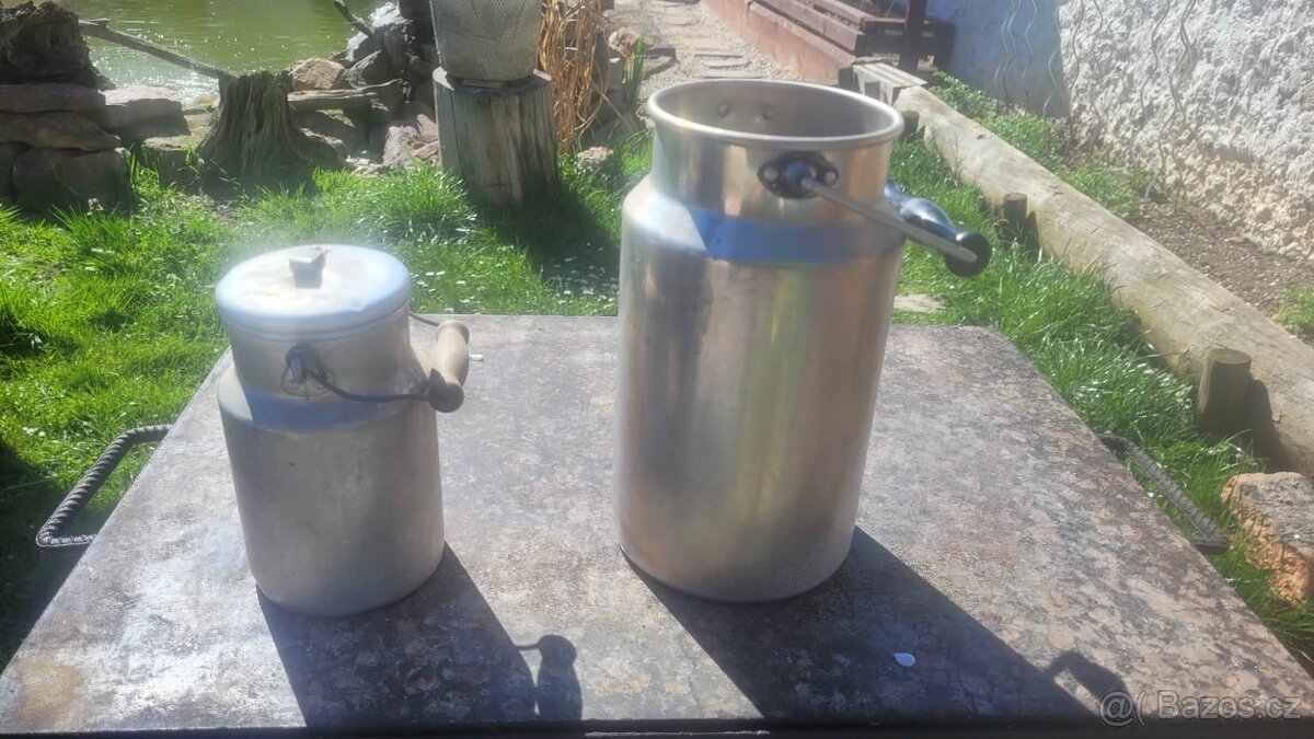 Hřeben ,sběrač borůvek ,konvičky 2ks - 2