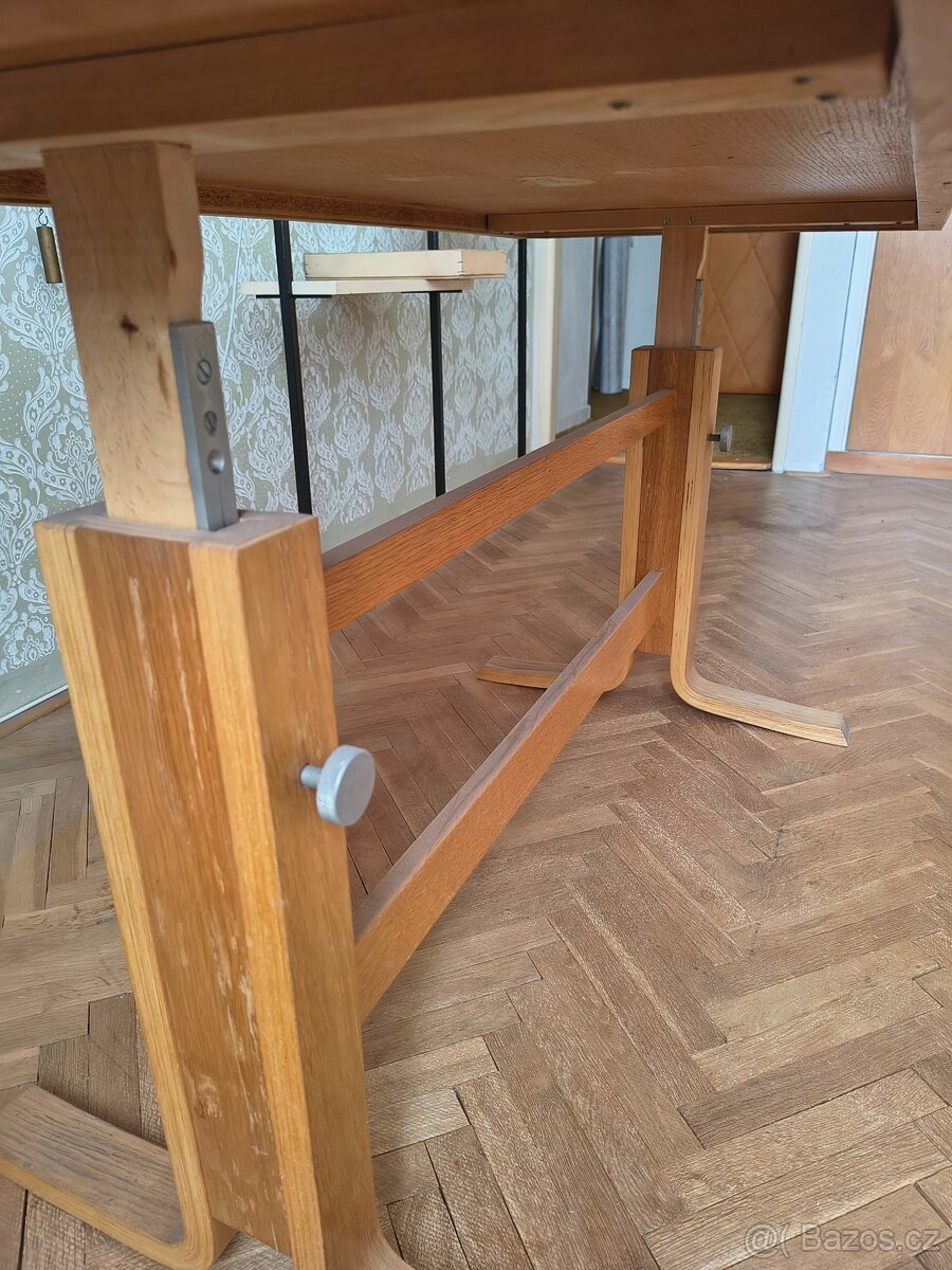 Stůl výškově nastavitelný - 2