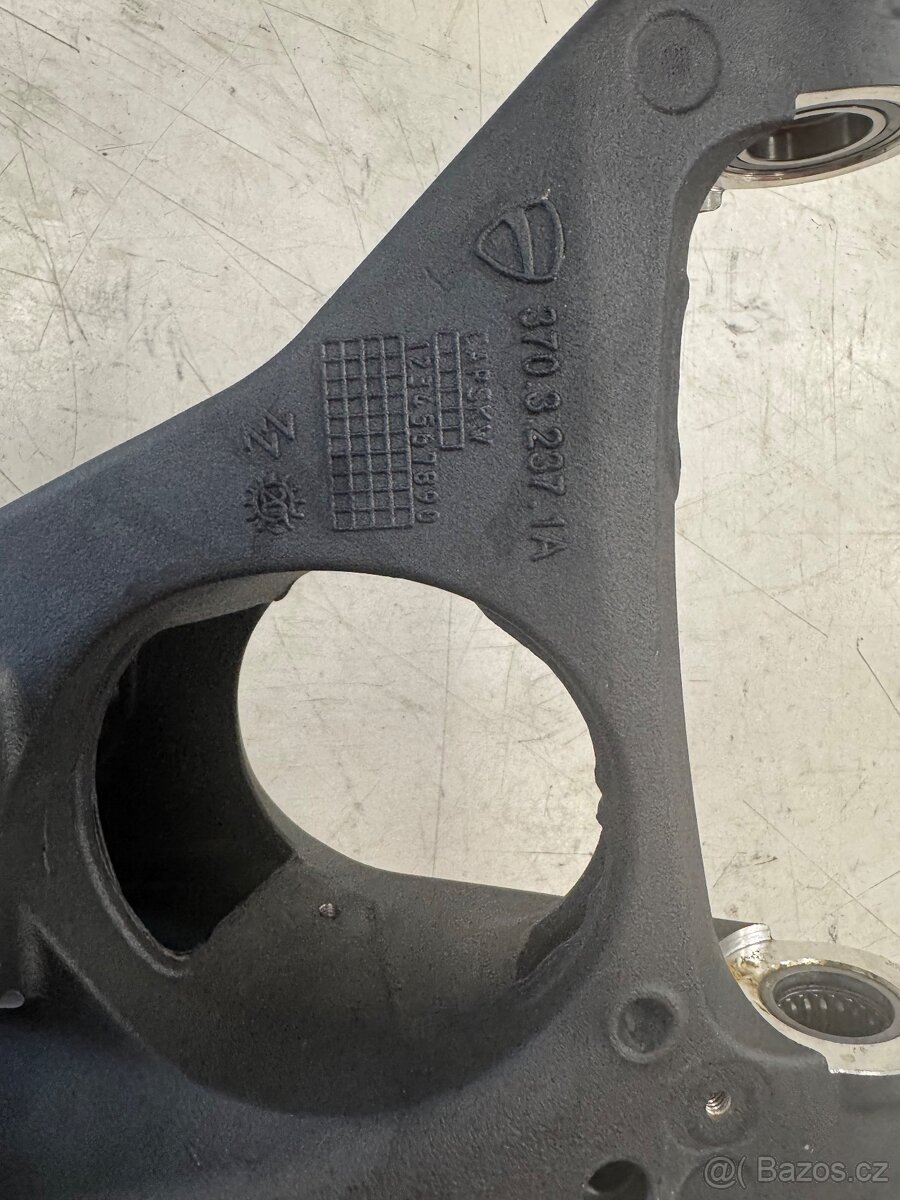 Kyvná vidlice Ducati streetfighter v4 - 2