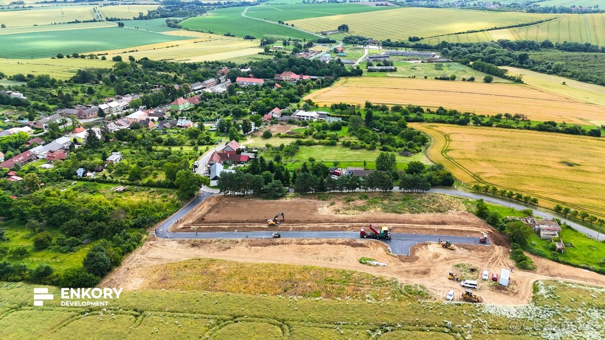 Prodej stavebního pozemku 850 m² - 2