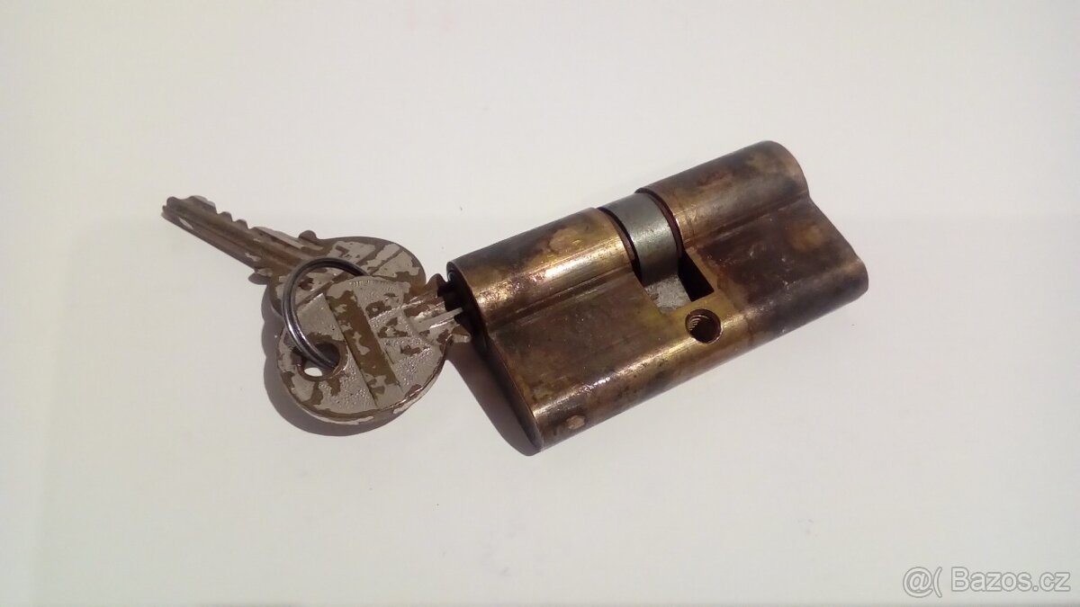 Zámek + vložka do dveří cena200Kč - 2
