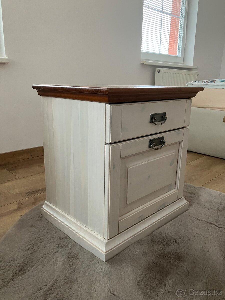 Noční stolek Jitona masiv - 2