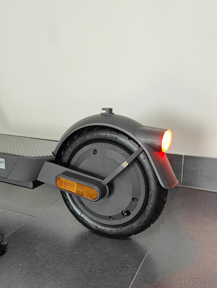 Elektrokoloběžka Xiaomi Electric Scooter 5 EU - 2