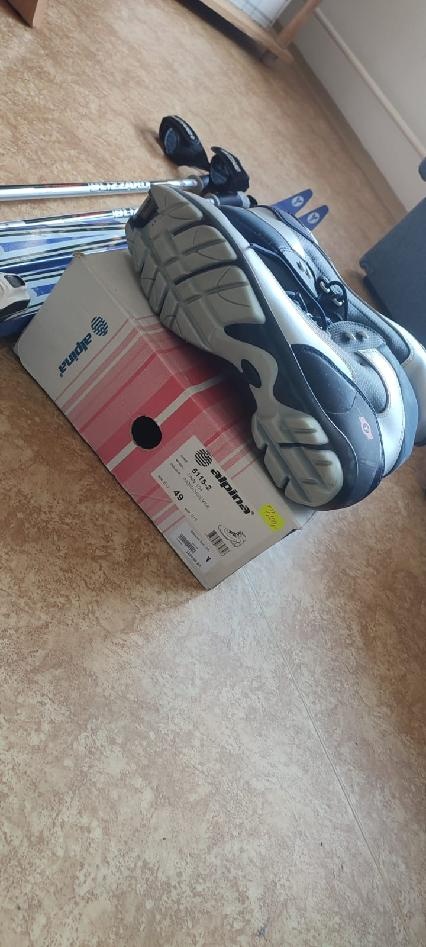 Pro vysokou osobu set: pánské boty + hůlky + běžky - 2