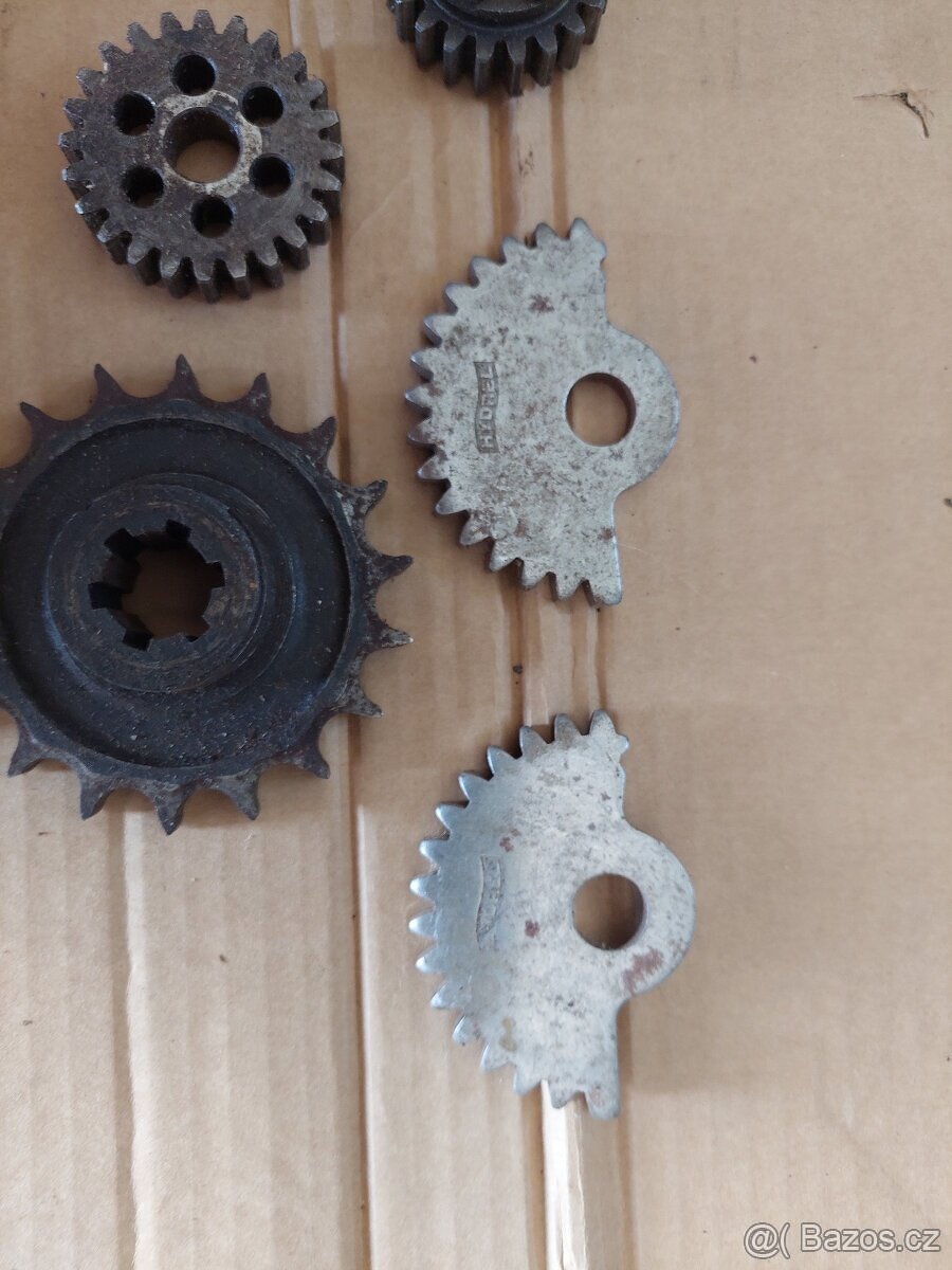 Jawa 50 pionyr, kyvacka - prevodova kolecka - 2