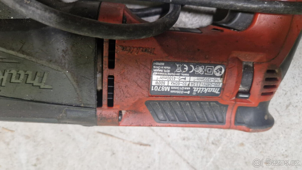 Makita M8701 kombinované kladivo 800W - 2