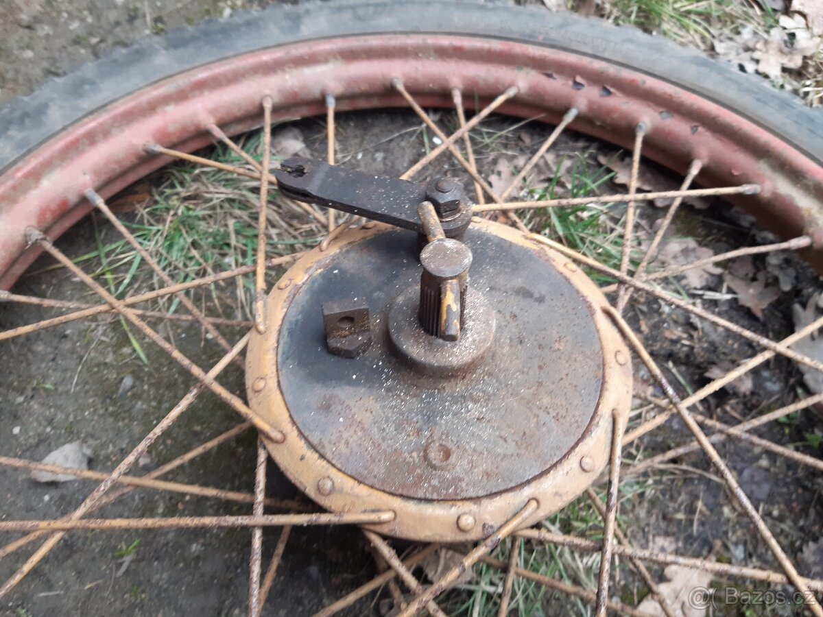 ČZ 125 A přední kolo - 2