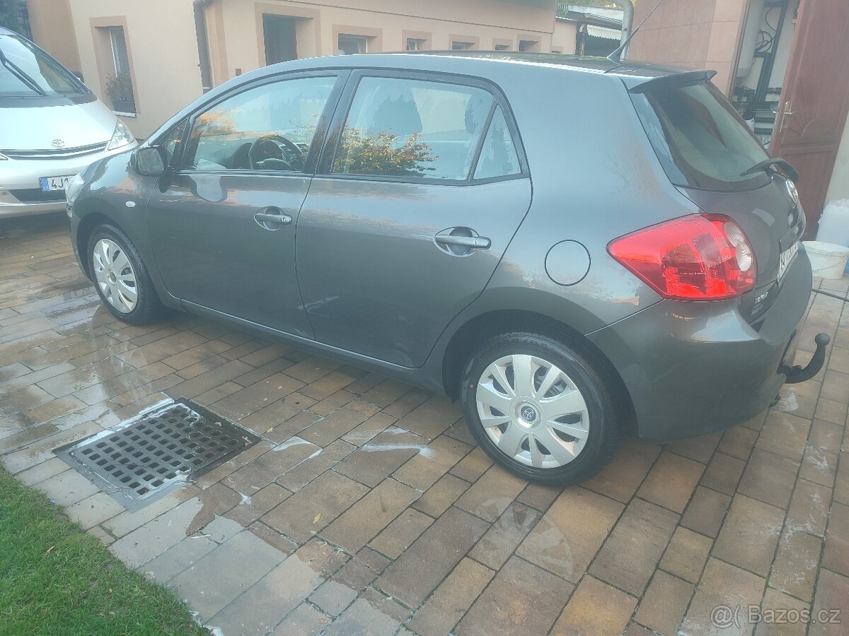 Toyota Auris 2009 D4D 93kw zimní pneu - 2