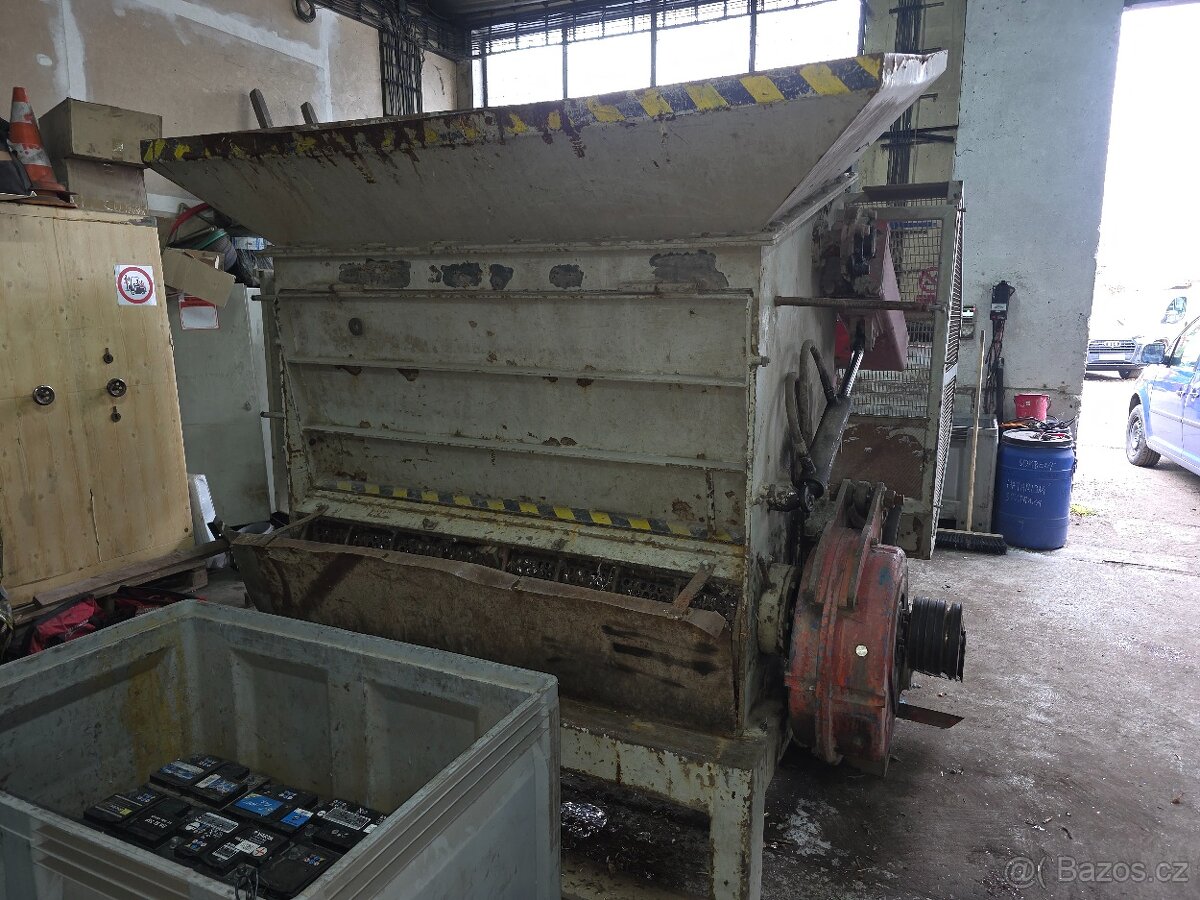 Jednohřídelový drtič - 2