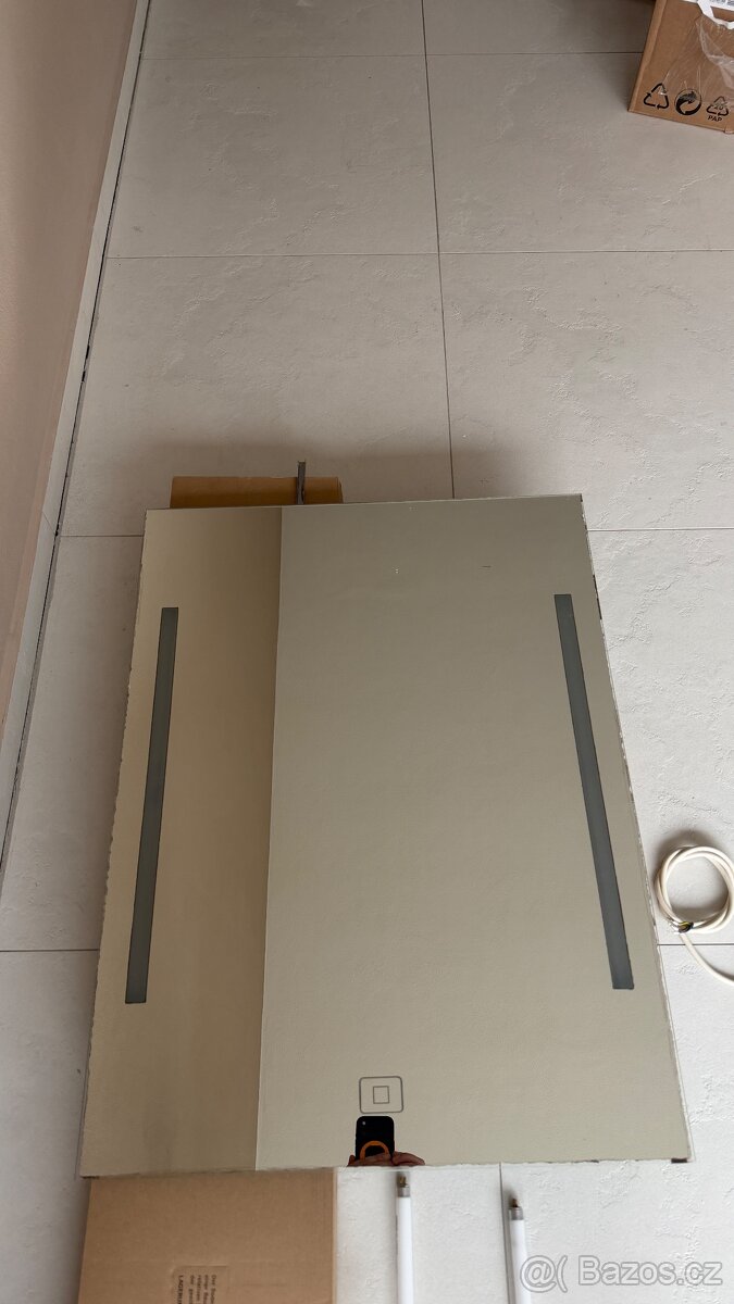 Zrcadlo Amirro 60x80cm s dotykovým senzorem - 2